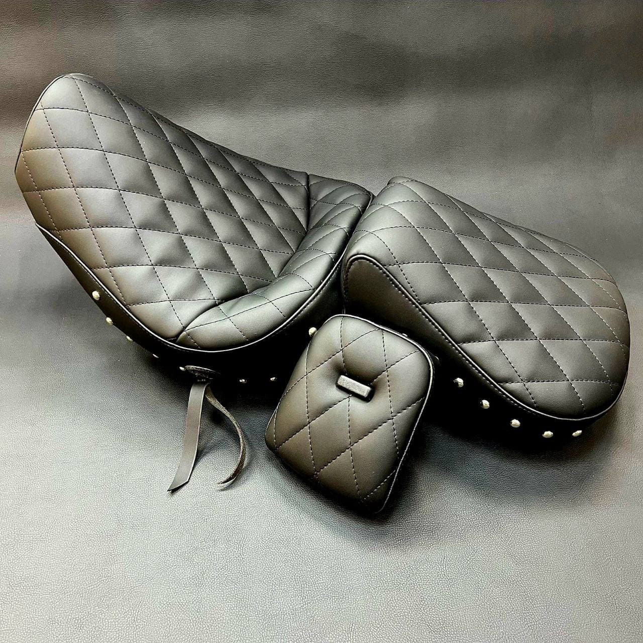 Перетяжка мотосиденья в экокожу Nappa премиум класса