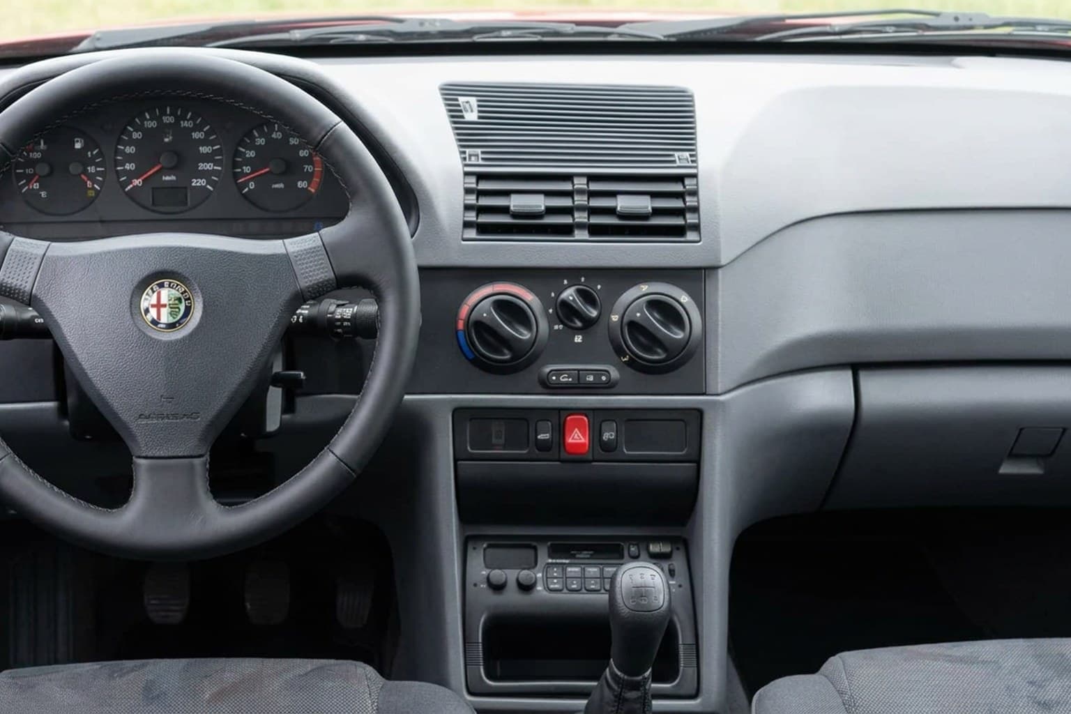 Салон Alfa Romeo 145 — ремонт шторок люка | Автоателье BIRSON СПб