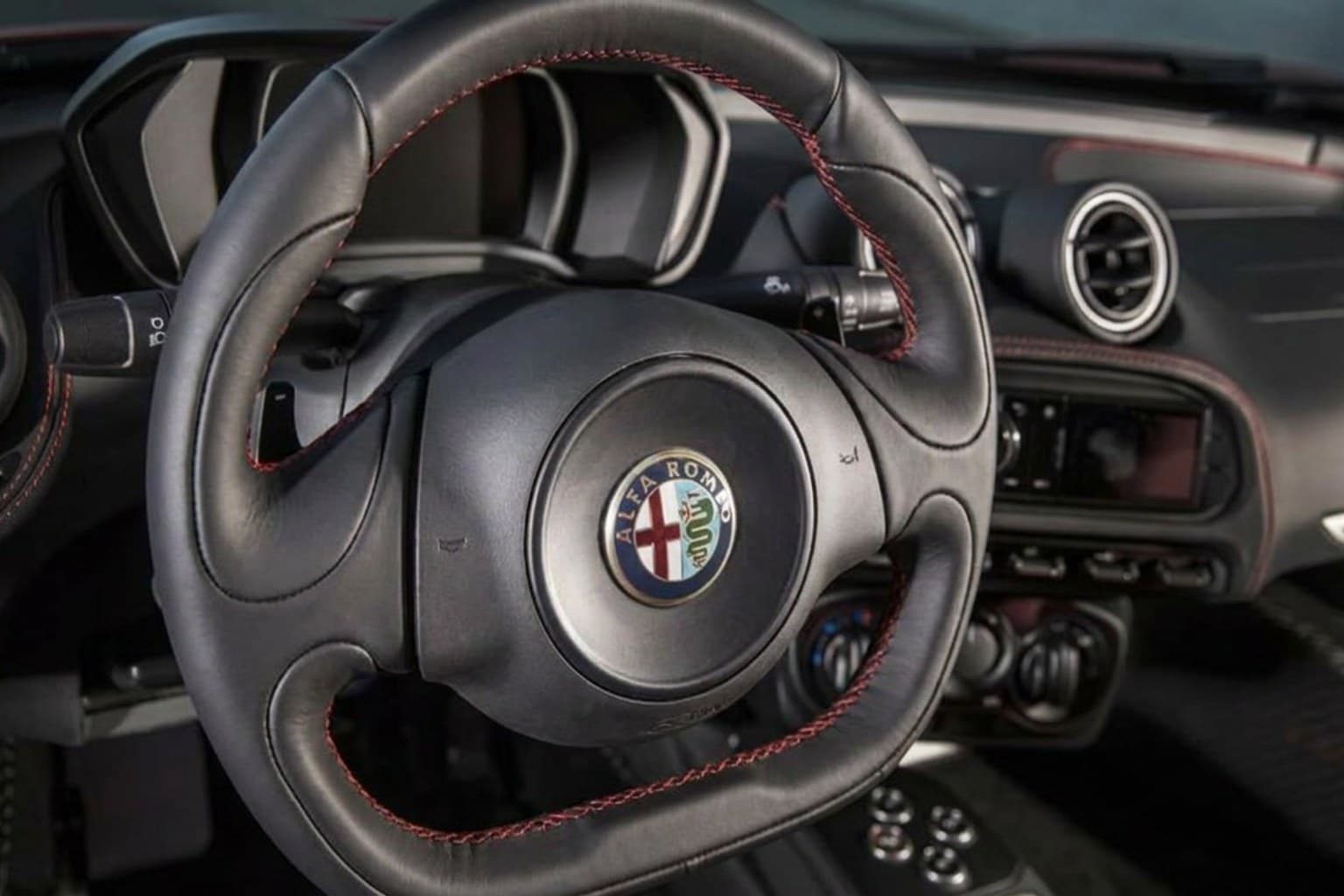 Салон Alfa Romeo 4C — ремонт шторок люка | Автоателье BIRSON СПб