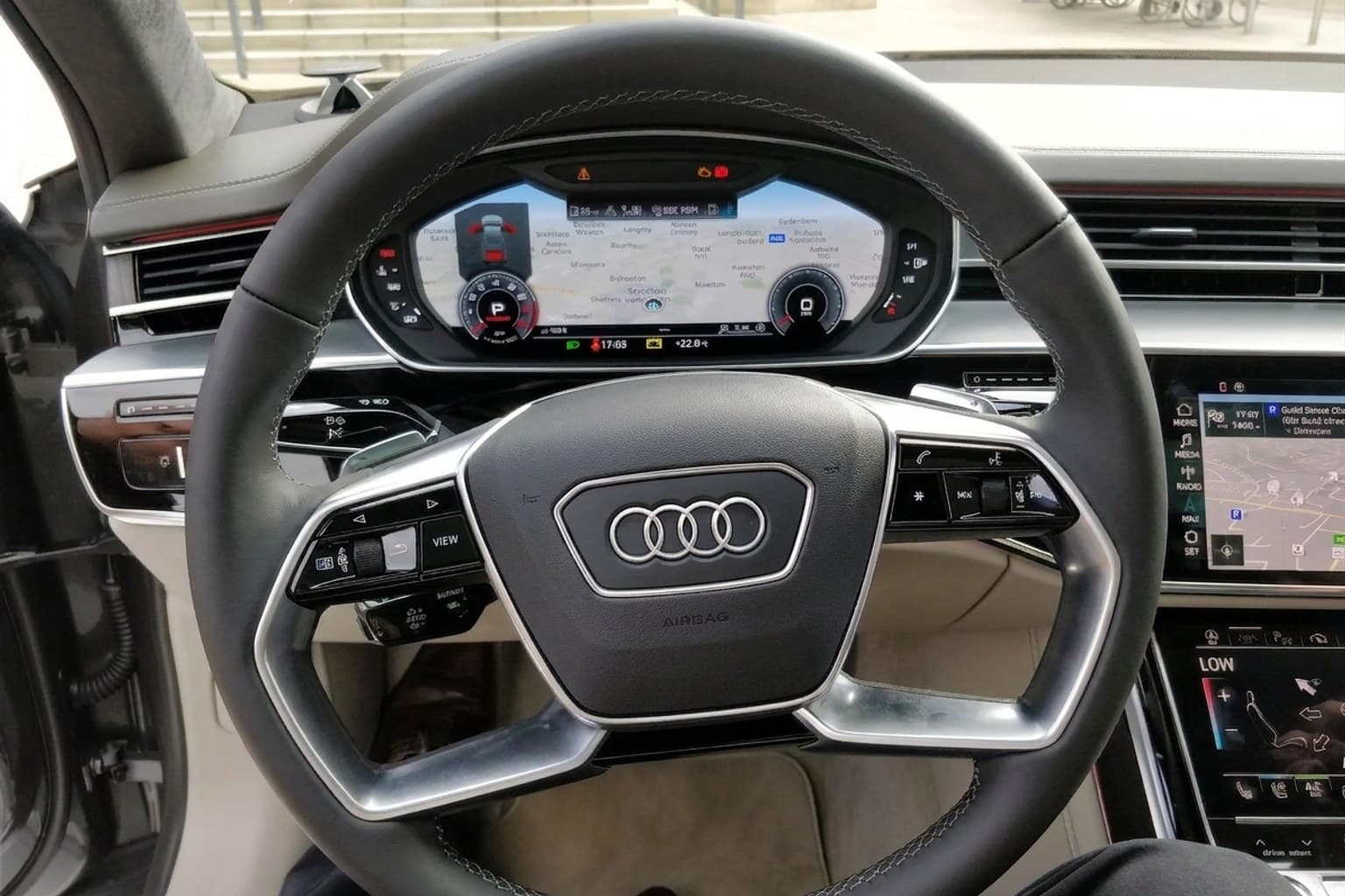 Салон Audi S8 — покраска руля | Автоателье BIRSON СПб
