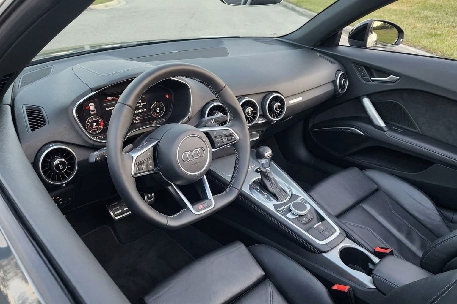 Салон Audi TT Roadster — предпродажная подготовка салона | Автоателье BIRSON СПб