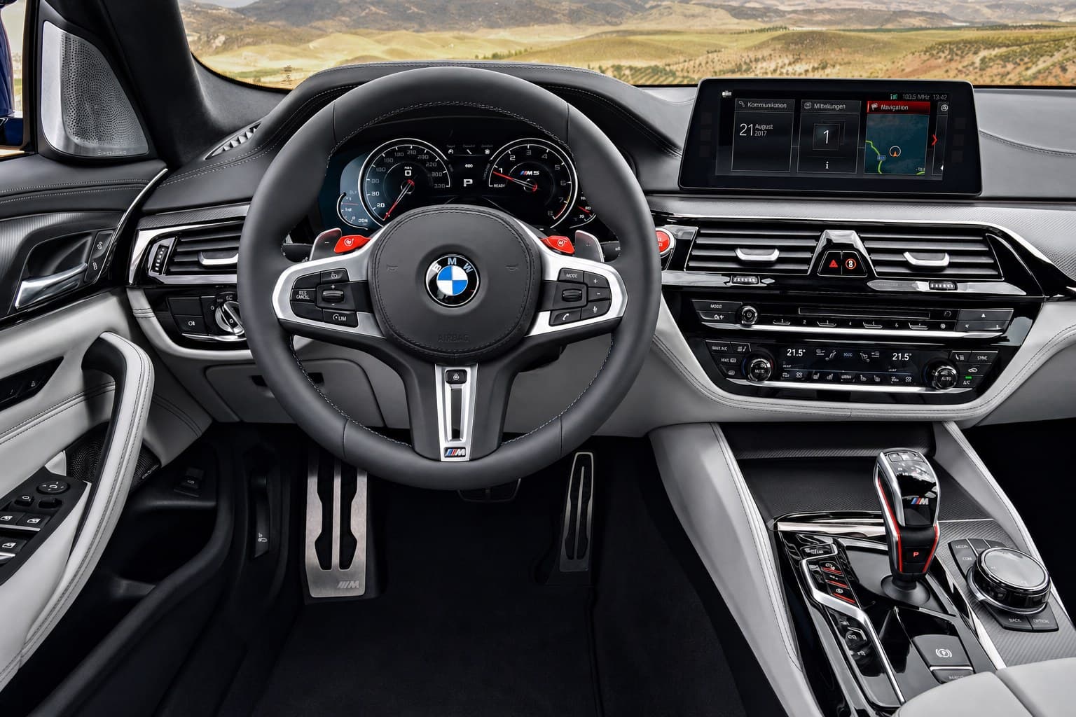 Салон BMW M5 — ремонт шторок люка | Автоателье BIRSON СПб