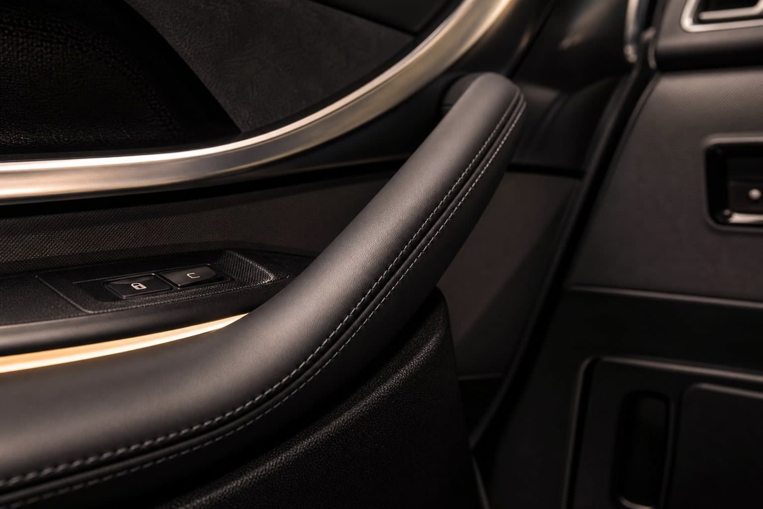 Перетяжка дверных ручек BMW 1 Series Cabrio — Автоателье BIRSON СПб