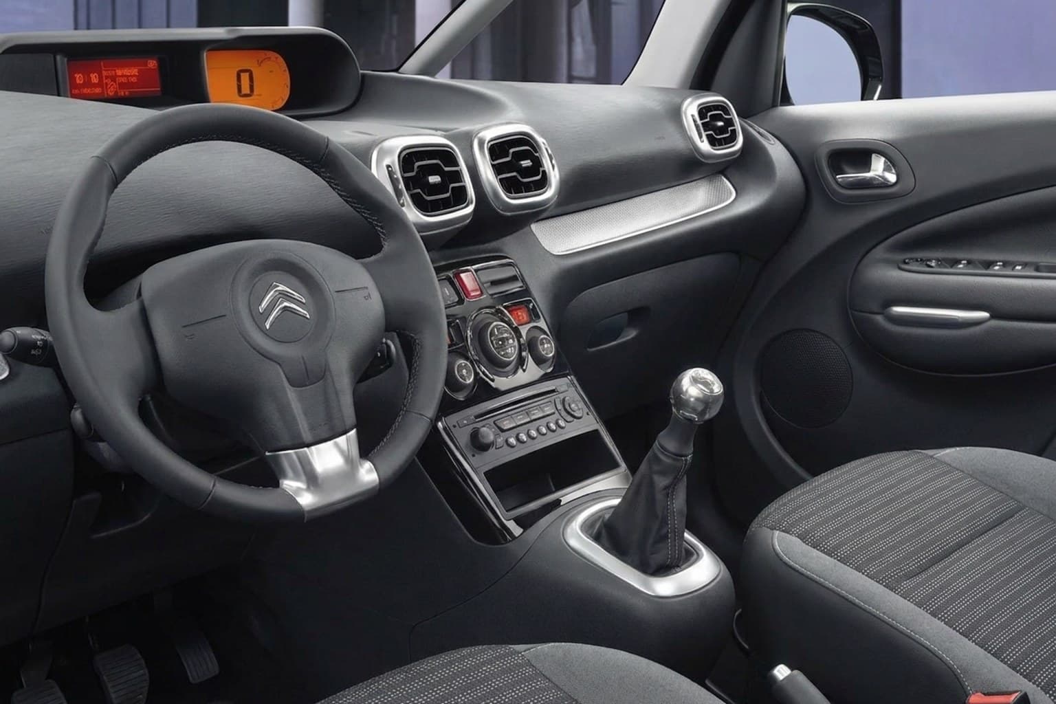Салон Citroën C3 Picasso — предпродажная подготовка салона | Автоателье BIRSON СПб