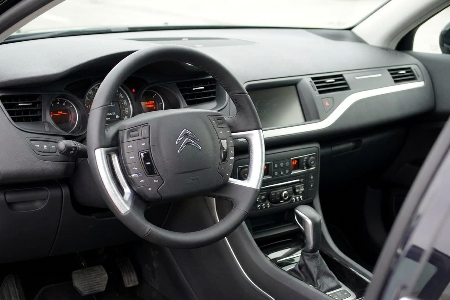 Салон Citroën C5 Break — покраска руля | Автоателье BIRSON СПб
