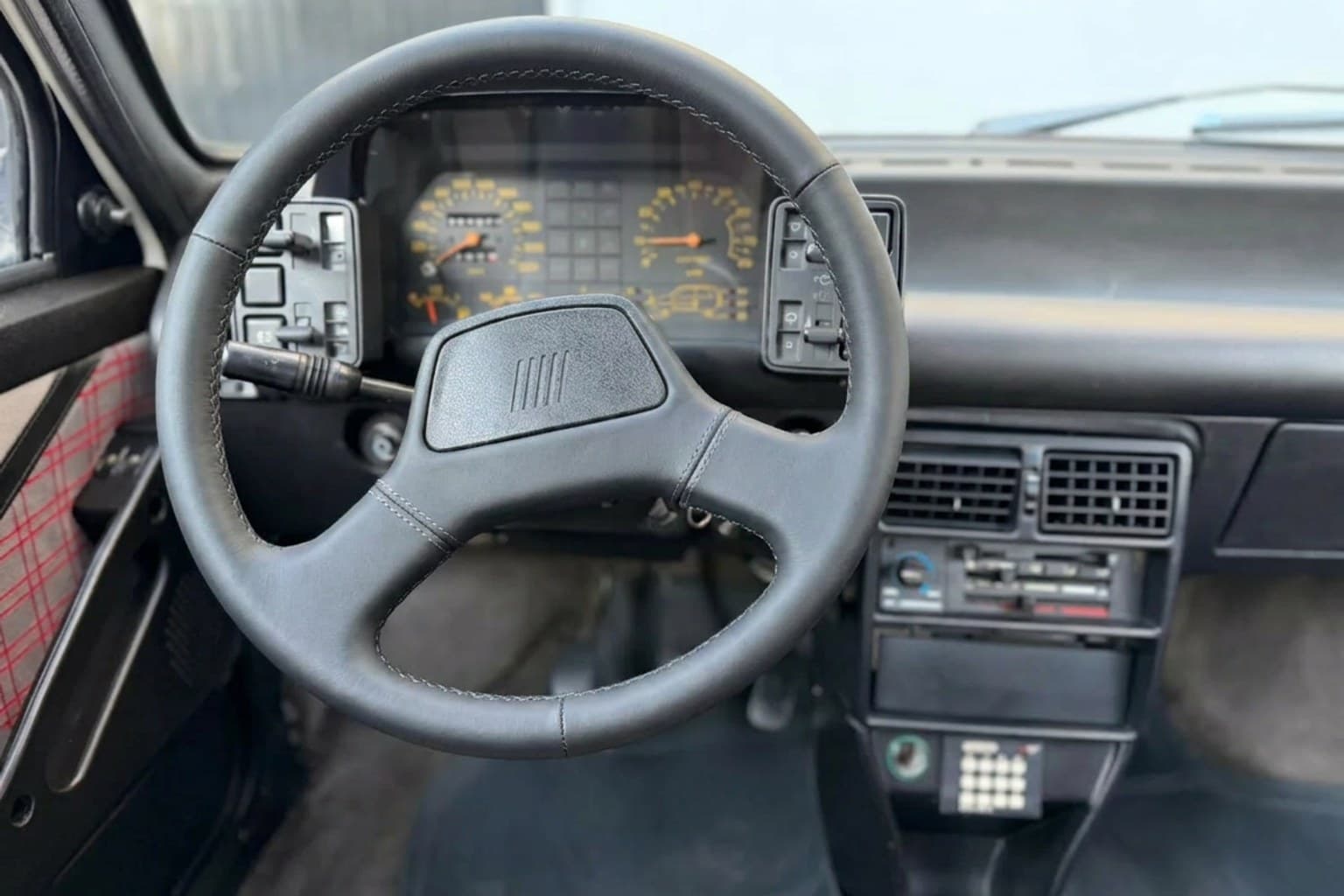 Салон Fiat Uno — ремонт шторок люка | Автоателье BIRSON СПб