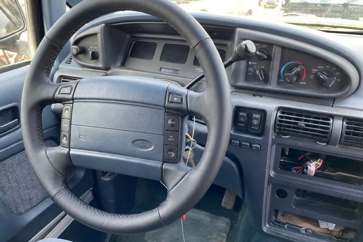 Салон Ford Aerostar — предпродажная подготовка салона | Автоателье BIRSON СПб