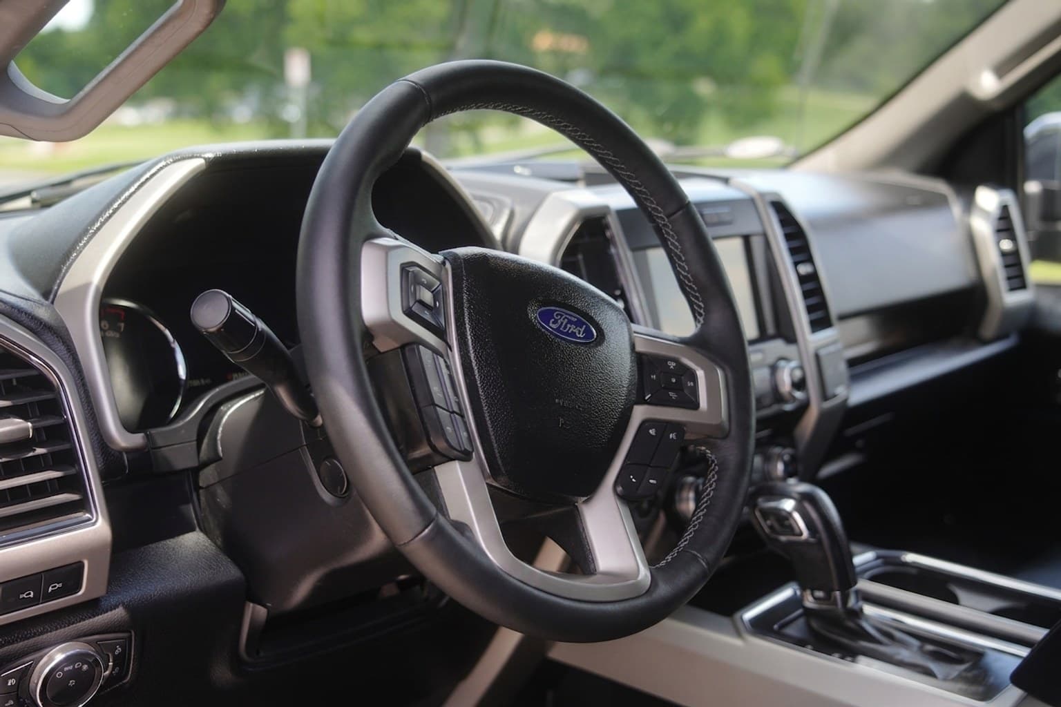 Салон Ford F-150 — восстановление пластика | Автоателье BIRSON СПб