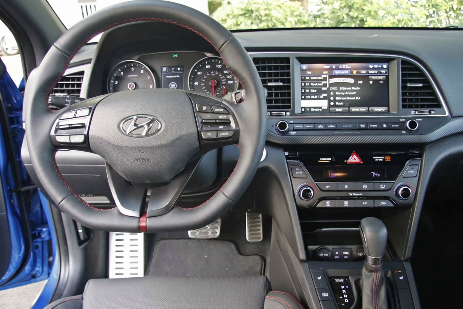 Салон Hyundai Elantra — предпродажная подготовка салона | Автоателье BIRSON СПб