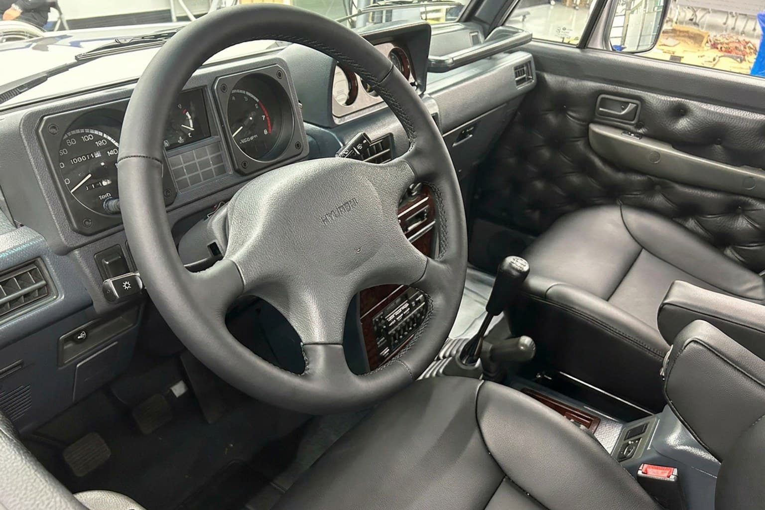 Салон Hyundai Galloper — ремонт шторок люка | Автоателье BIRSON СПб