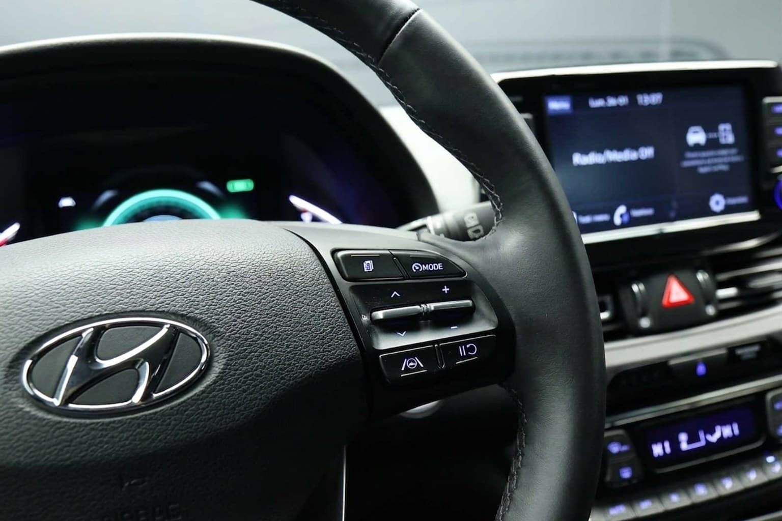 Салон Hyundai i30 — покраска руля | Автоателье BIRSON СПб