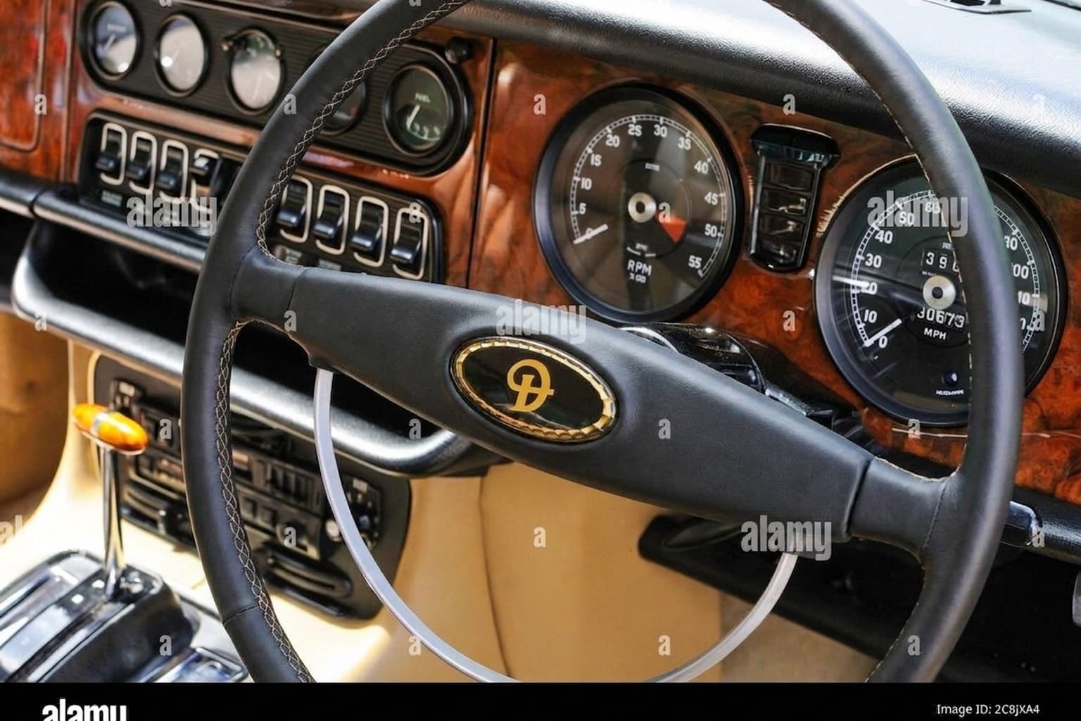 Салон Jaguar Daimler — ремонт шторок люка | Автоателье BIRSON СПб