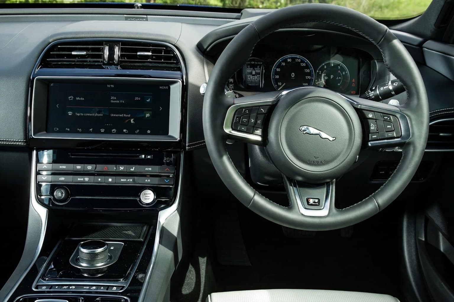 Салон Jaguar XE — ремонт шторок люка | Автоателье BIRSON СПб
