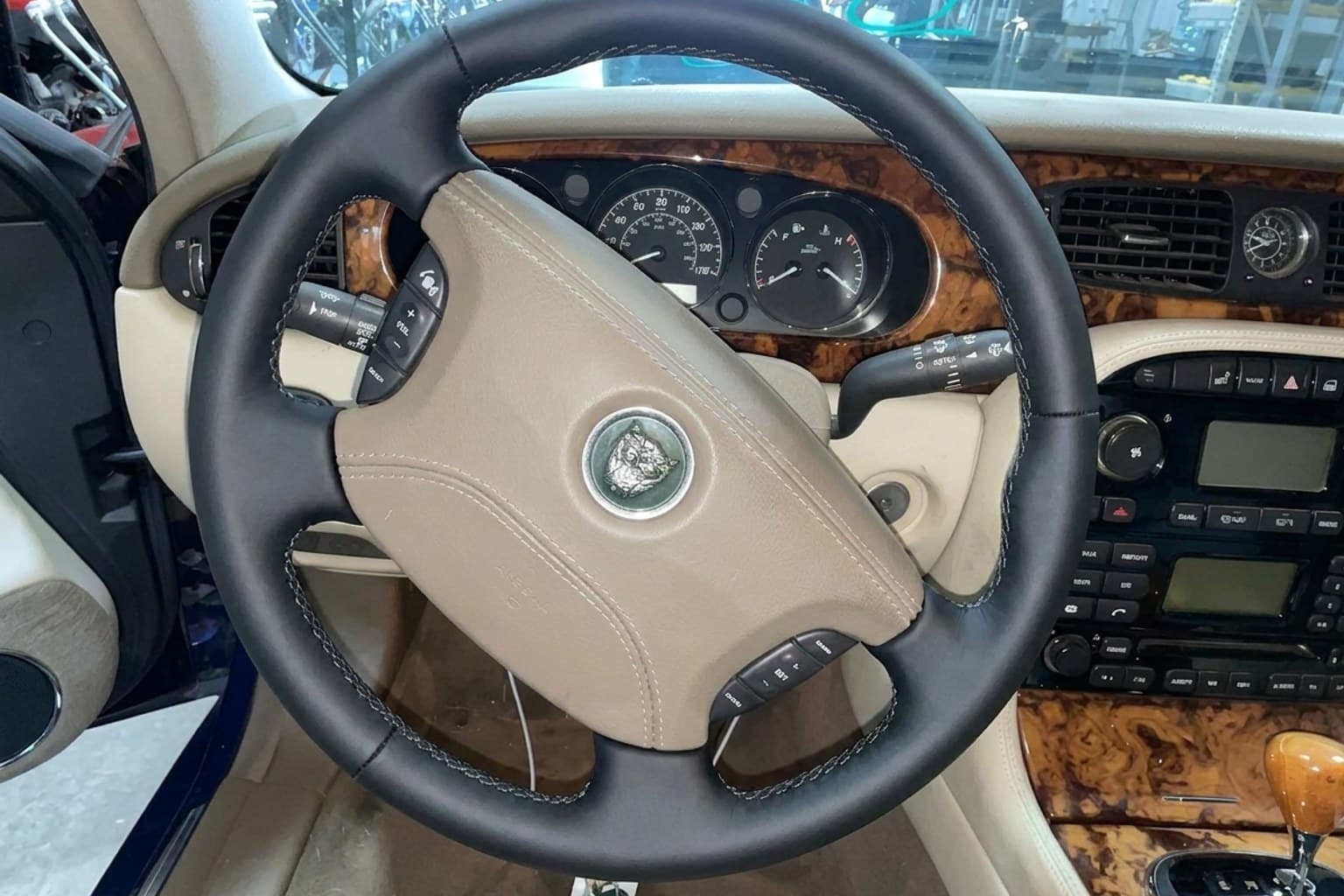 Салон Jaguar XJ8 — ремонт шторок люка | Автоателье BIRSON СПб