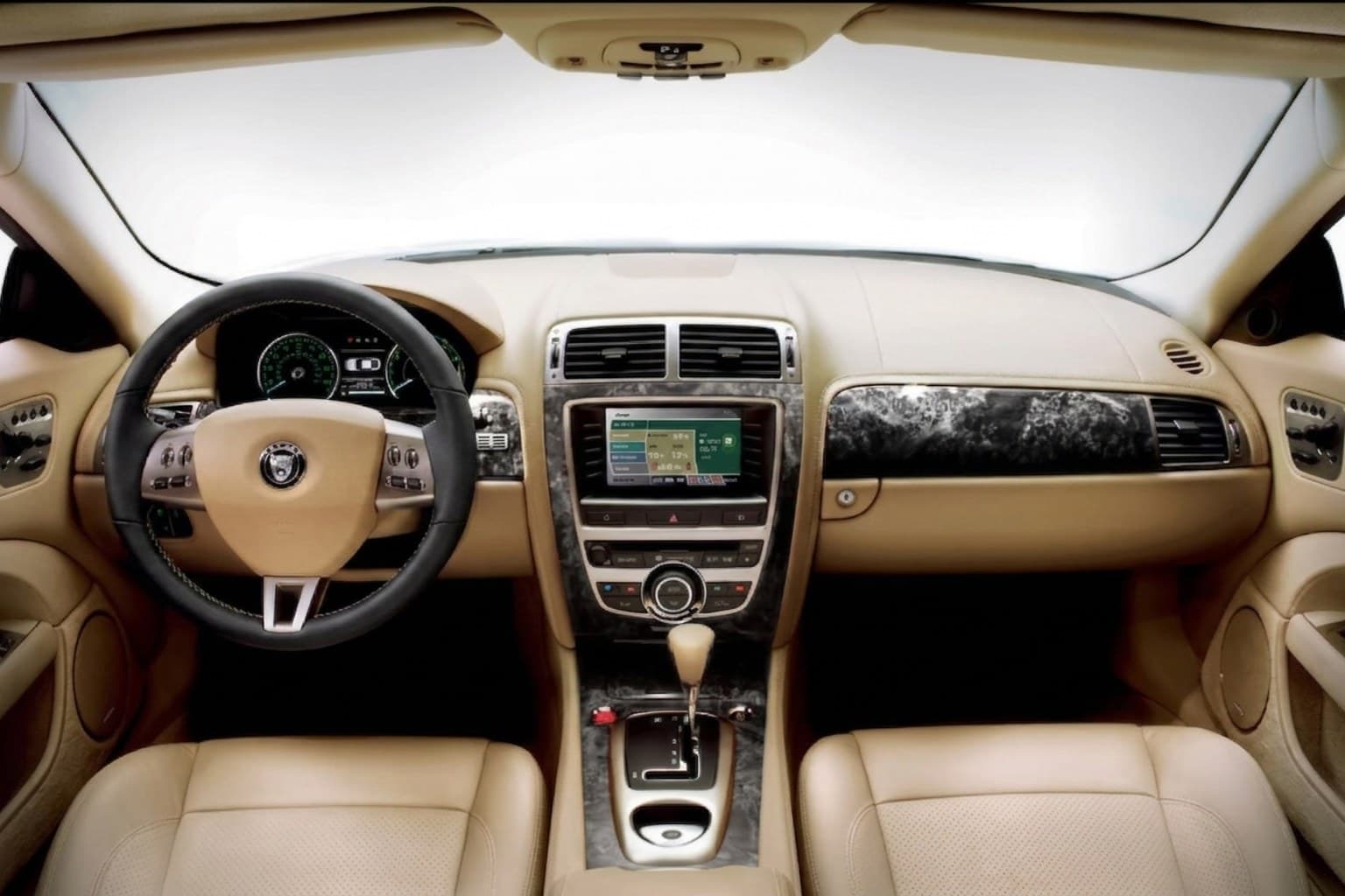 Салон Jaguar XKR — покраска руля | Автоателье BIRSON СПб