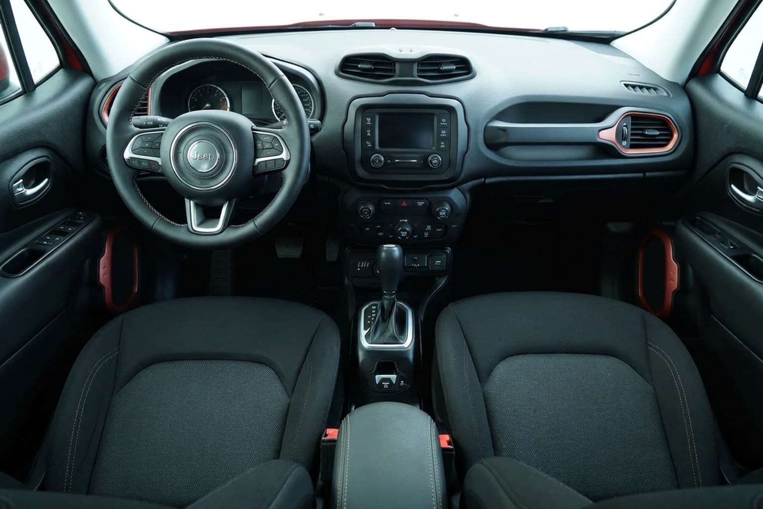 Салон Jeep Renegade — предпродажная подготовка салона | Автоателье BIRSON СПб