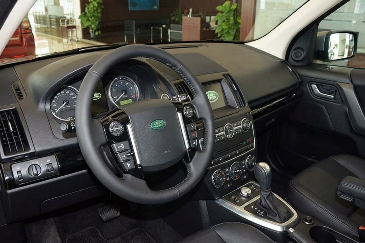 Салон Land Rover Freelander — ремонт шторок люка | Автоателье BIRSON СПб