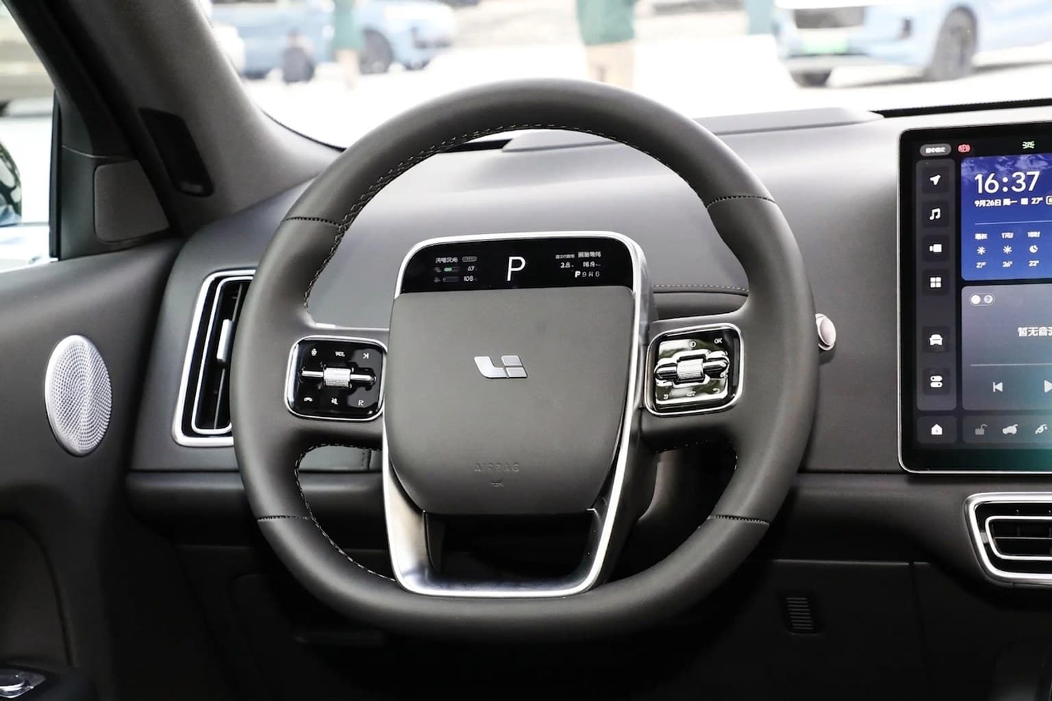 Салон Li Auto L8 — покраска руля | Автоателье BIRSON СПб