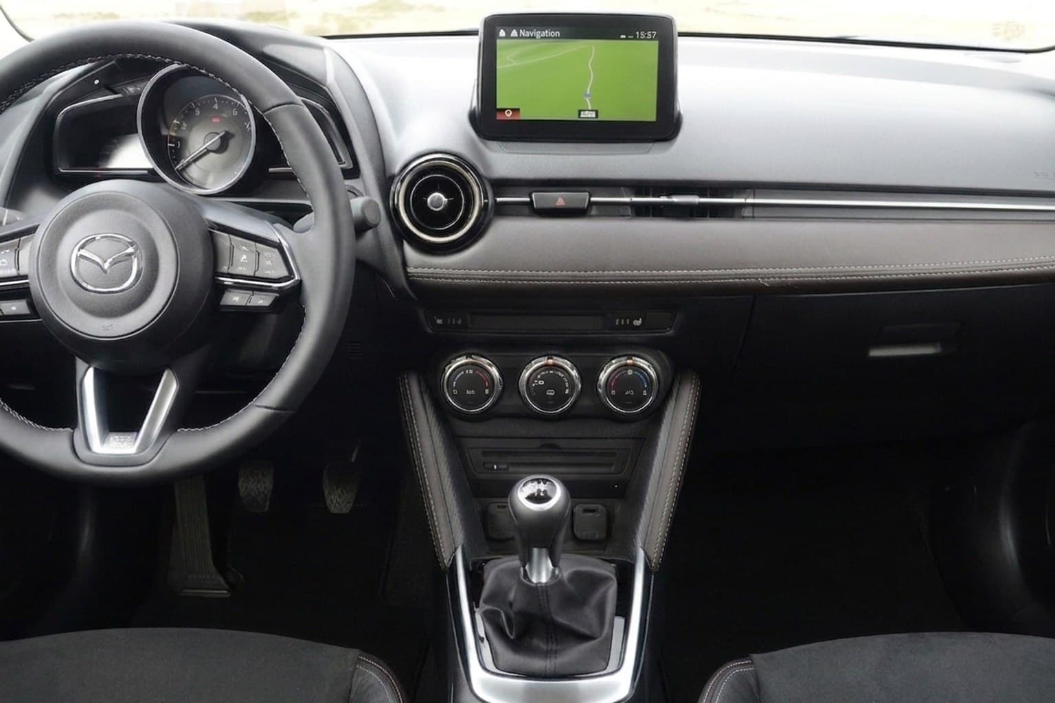 Салон Mazda 2 — покраска руля | Автоателье BIRSON СПб