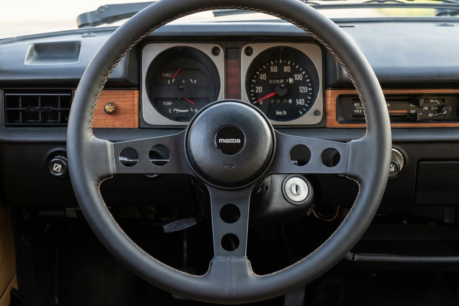 Салон Mazda 323 Coupé — предпродажная подготовка салона | Автоателье BIRSON СПб