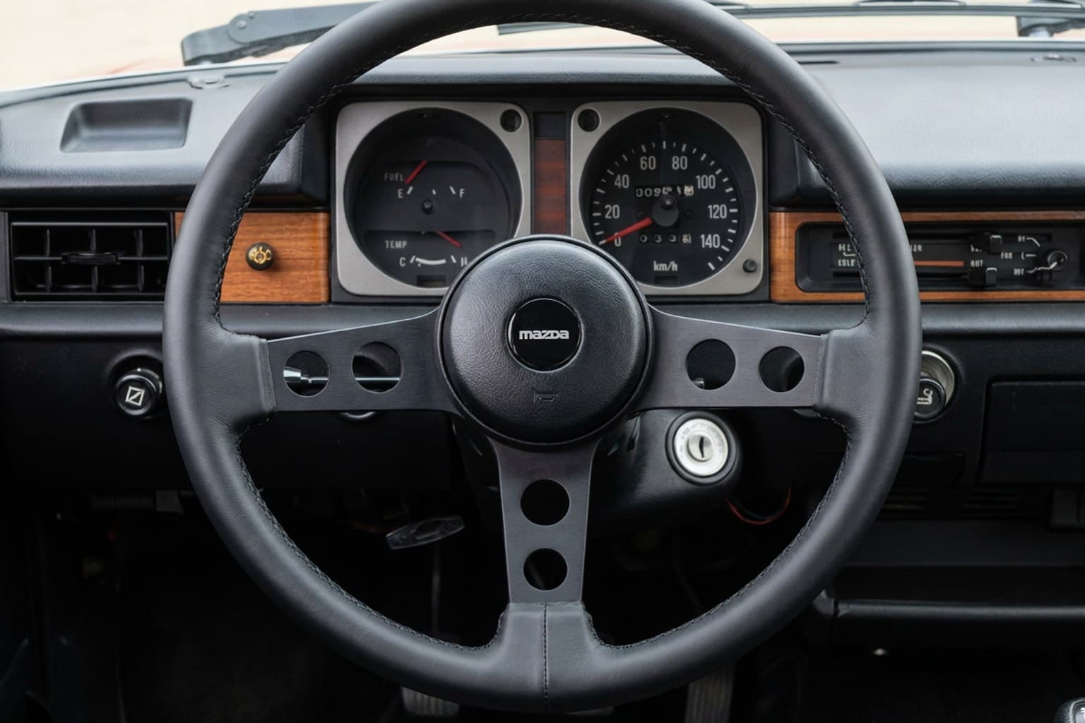 Салон Mazda 323 — ремонт шторок люка | Автоателье BIRSON СПб