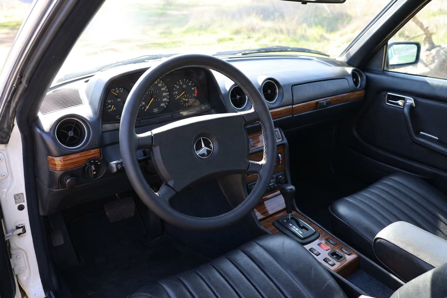 Салон Mercedes-Benz 230 - 300 CE Coupé — предпродажная подготовка салона | Автоателье BIRSON СПб
