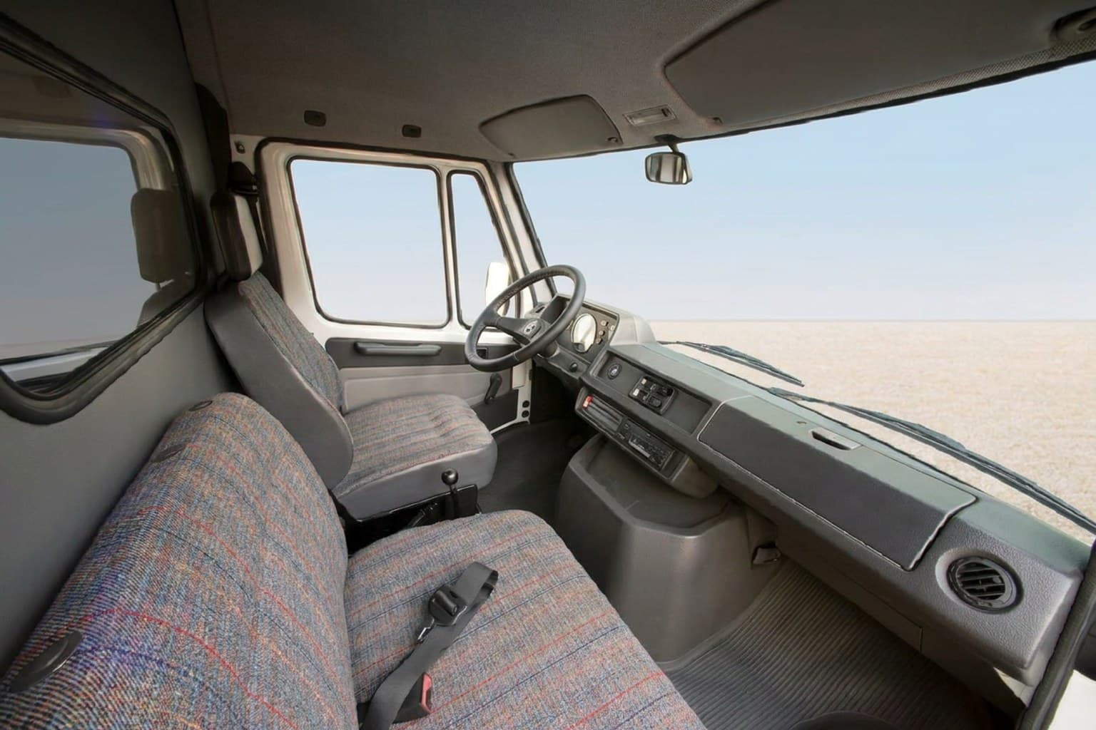 Салон Mercedes-Benz 310 Van — восстановление пластика | Автоателье BIRSON СПб