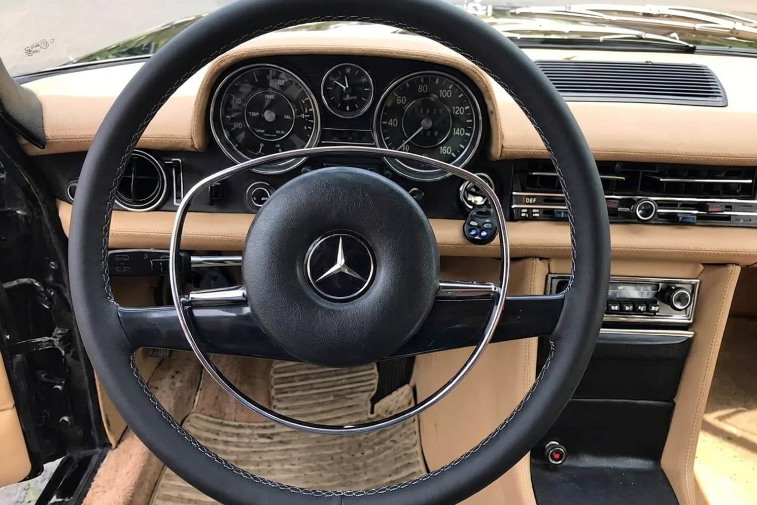 Салон Mercedes-Benz 115 — ремонт шторок люка | Автоателье BIRSON СПб
