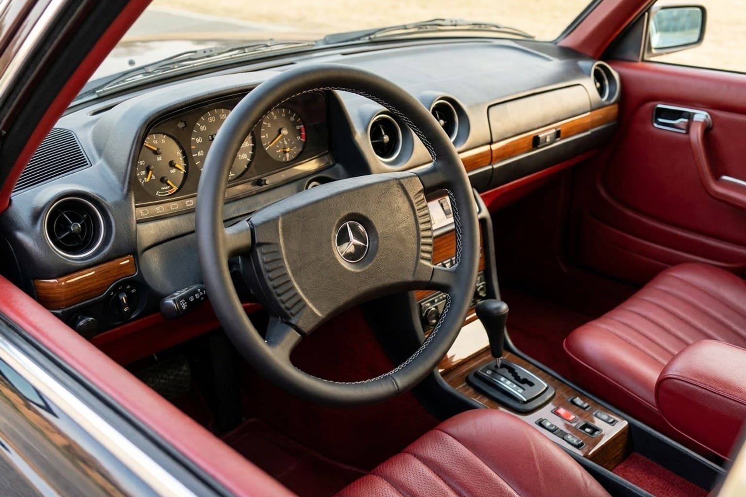 Салон Mercedes-Benz 200 D — восстановление пластика | Автоателье BIRSON СПб