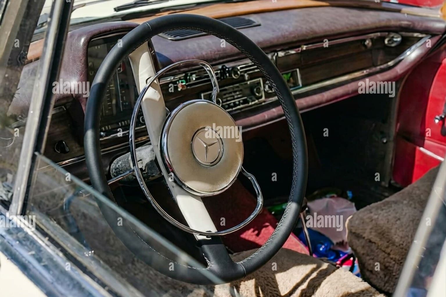Салон Mercedes-Benz 200 E — ремонт шторок люка | Автоателье BIRSON СПб