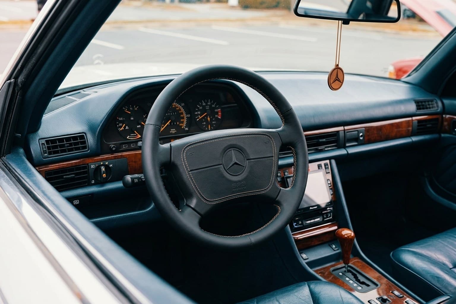Салон Mercedes-Benz 260 - 560 SE — предпродажная подготовка салона | Автоателье BIRSON СПб