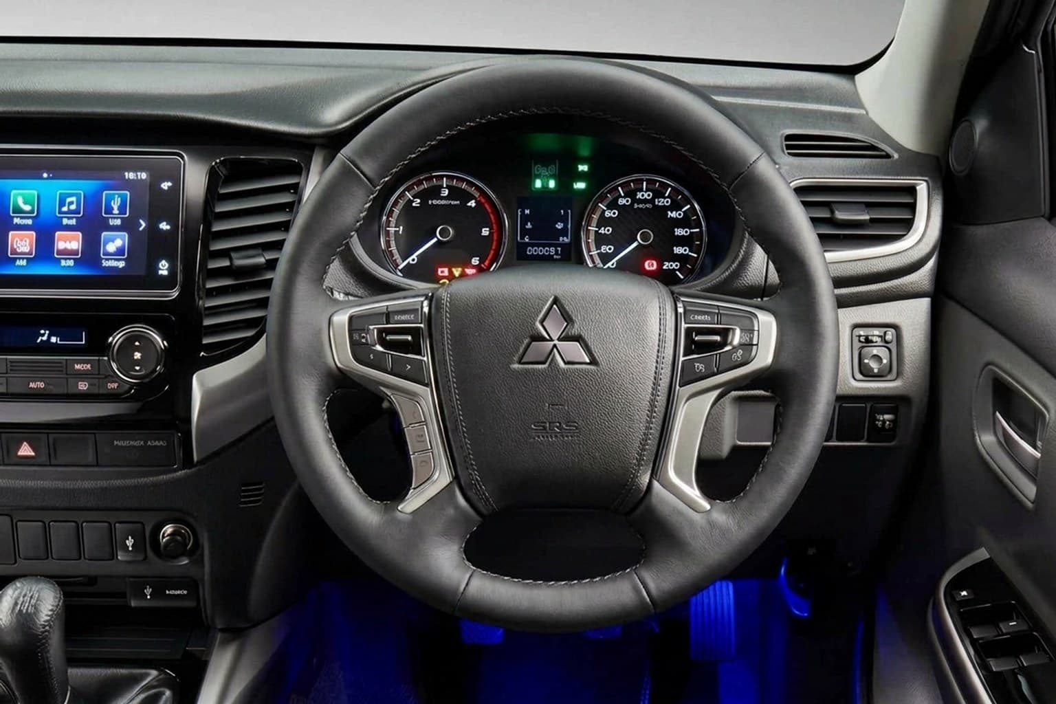 Салон Mitsubishi L200 — замена ремней | Автоателье BIRSON СПб