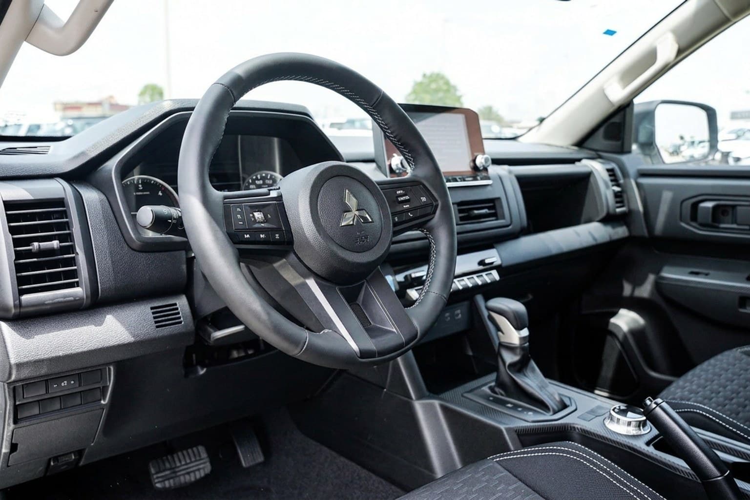 Салон Mitsubishi L200 Pick up — предпродажная подготовка салона | Автоателье BIRSON СПб