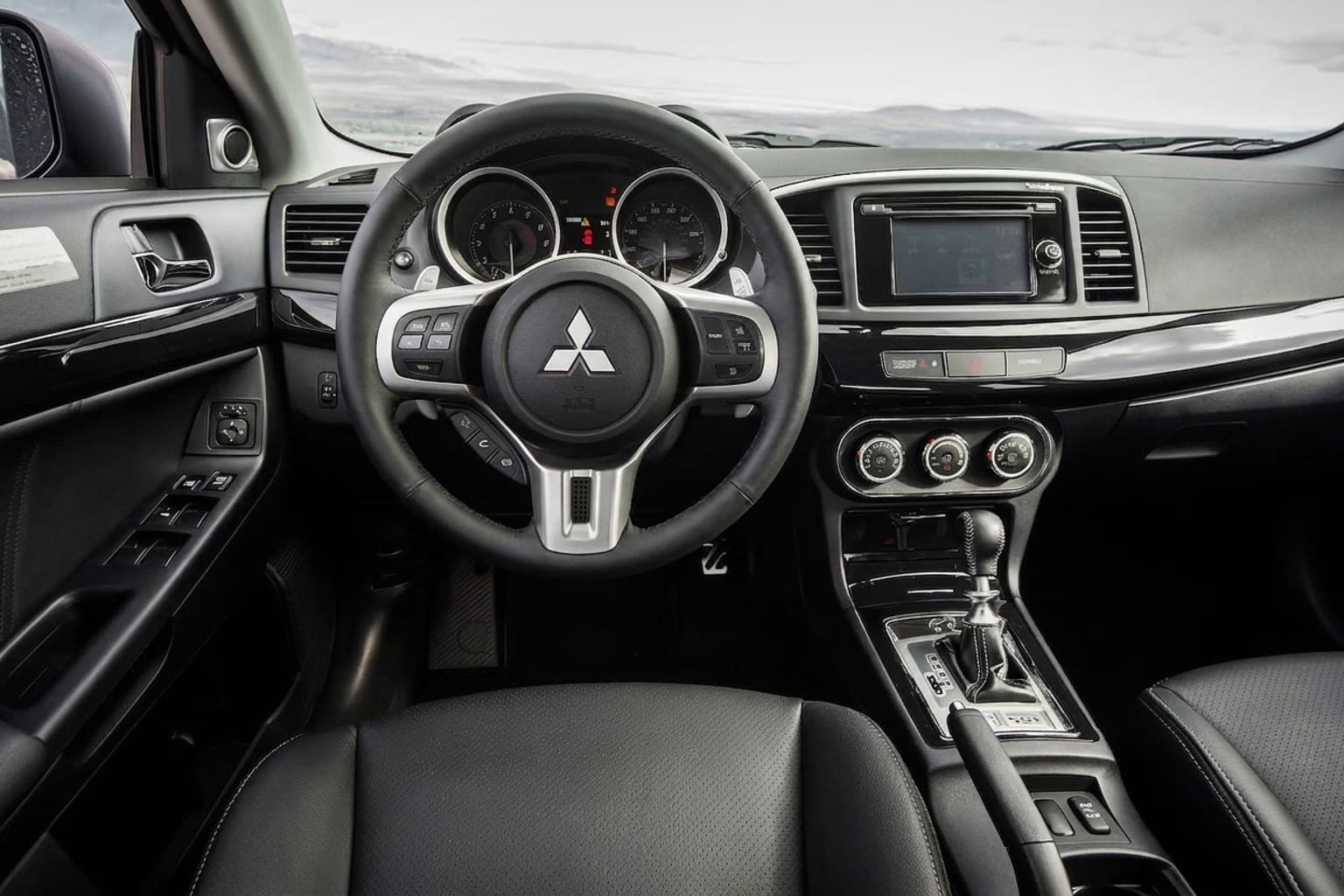 Салон Mitsubishi Lancer Evo — восстановление пластика | Автоателье BIRSON СПб