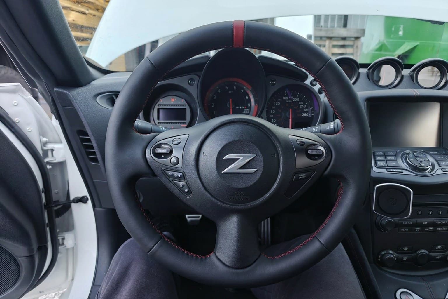 Салон Nissan 370 Z — предпродажная подготовка салона | Автоателье BIRSON СПб