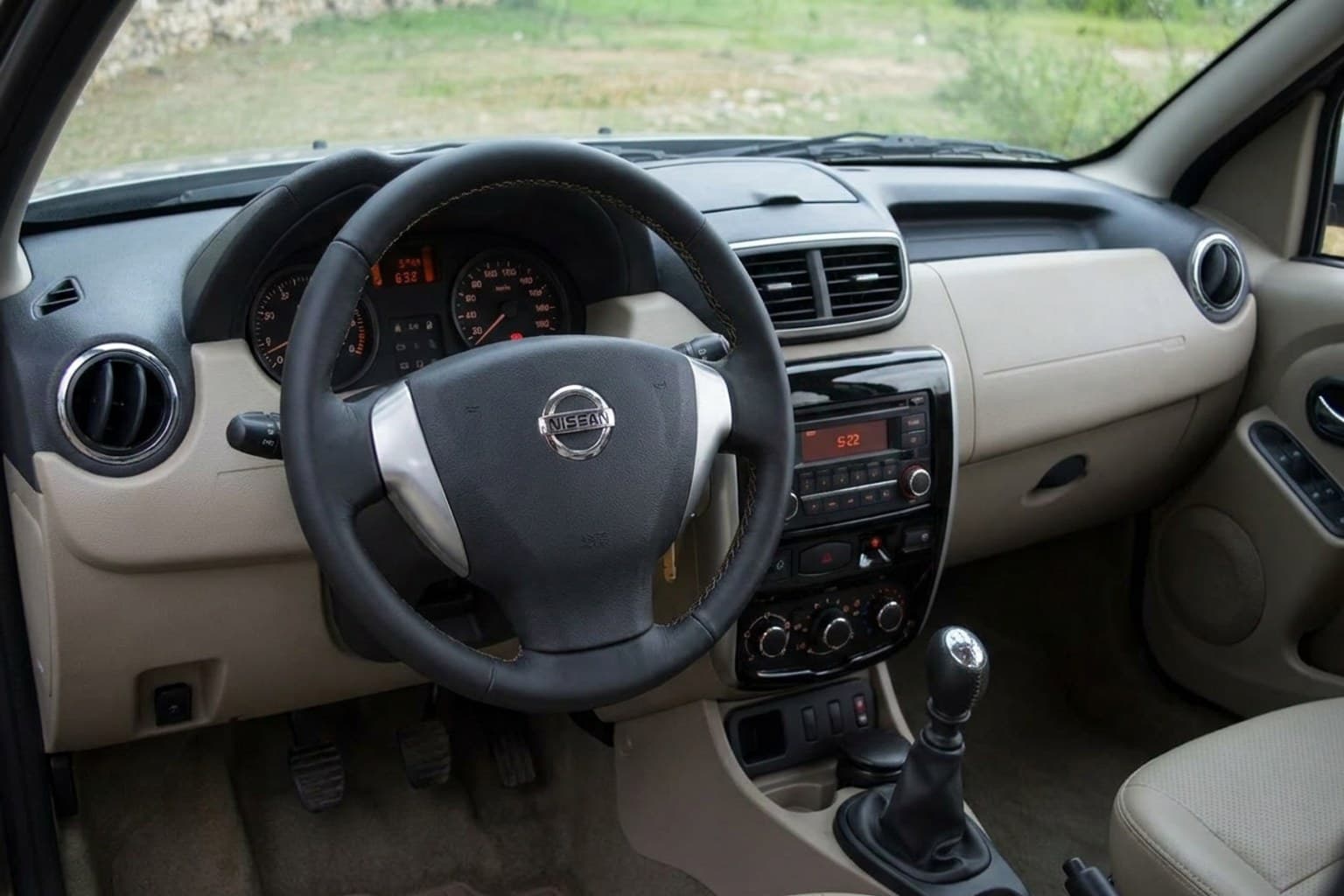Салон Nissan Terrano — ремонт шторок люка | Автоателье BIRSON СПб