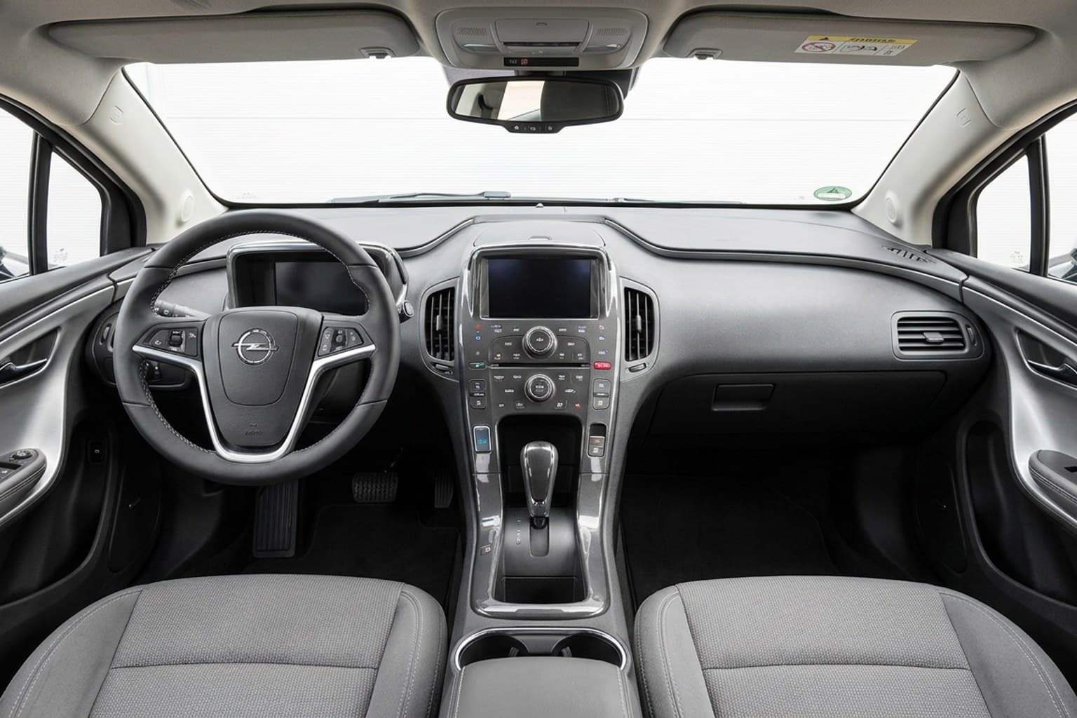 Салон Opel Ampera — покраска руля | Автоателье BIRSON СПб