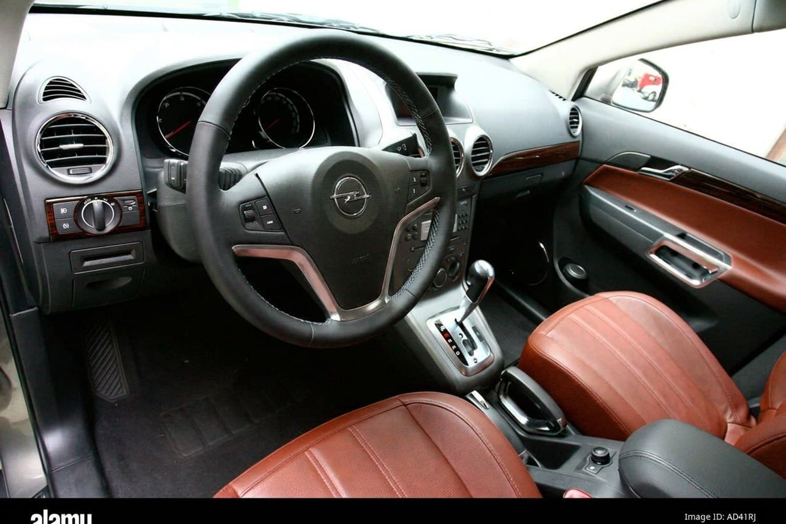 Салон Opel Antara — ремонт шторок люка | Автоателье BIRSON СПб