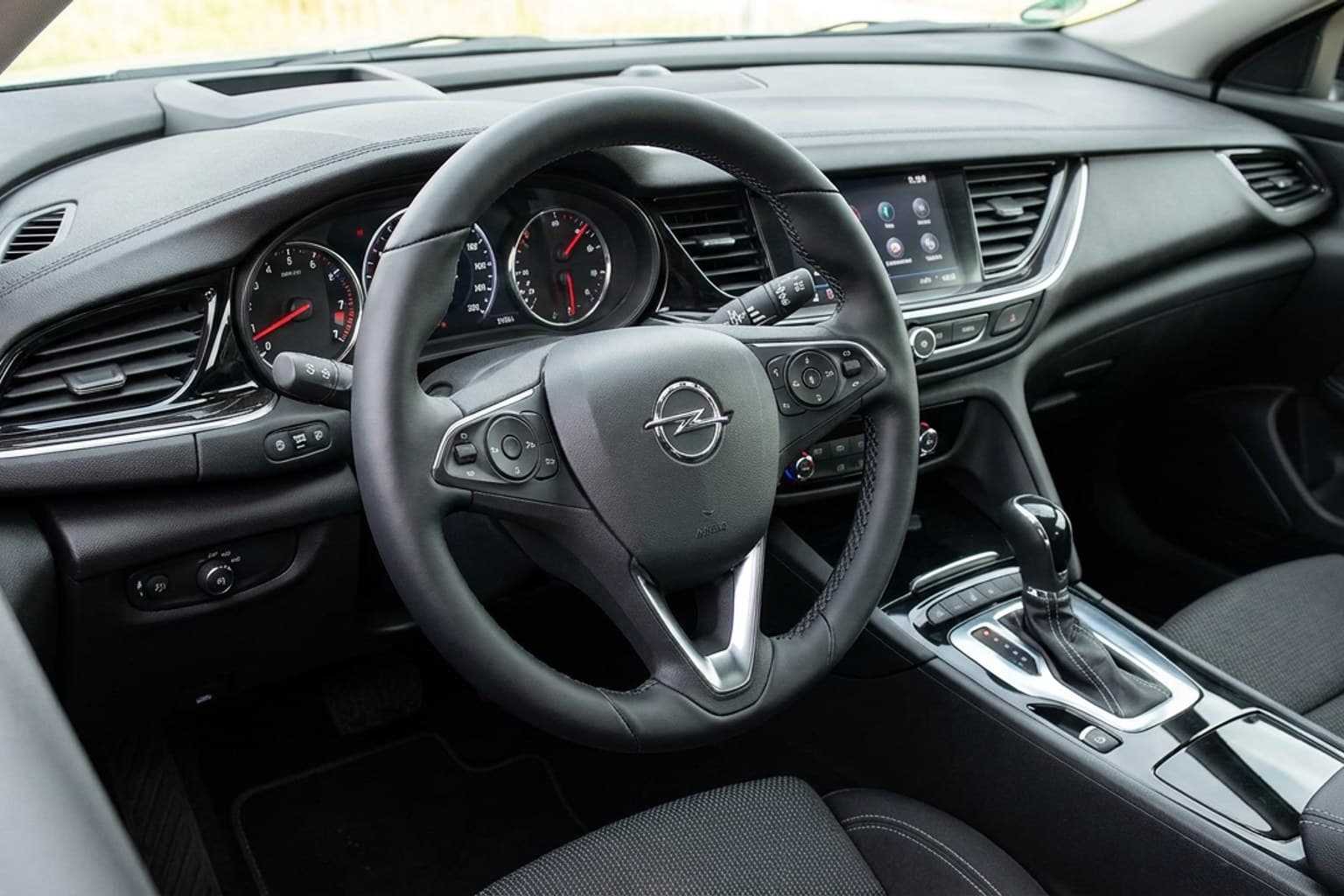 Салон Opel Insignia kombi — предпродажная подготовка салона | Автоателье BIRSON СПб