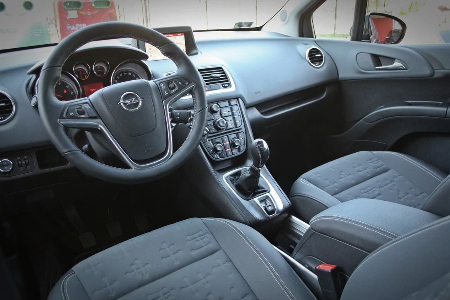 Салон Opel Meriva — ремонт шторок люка | Автоателье BIRSON СПб