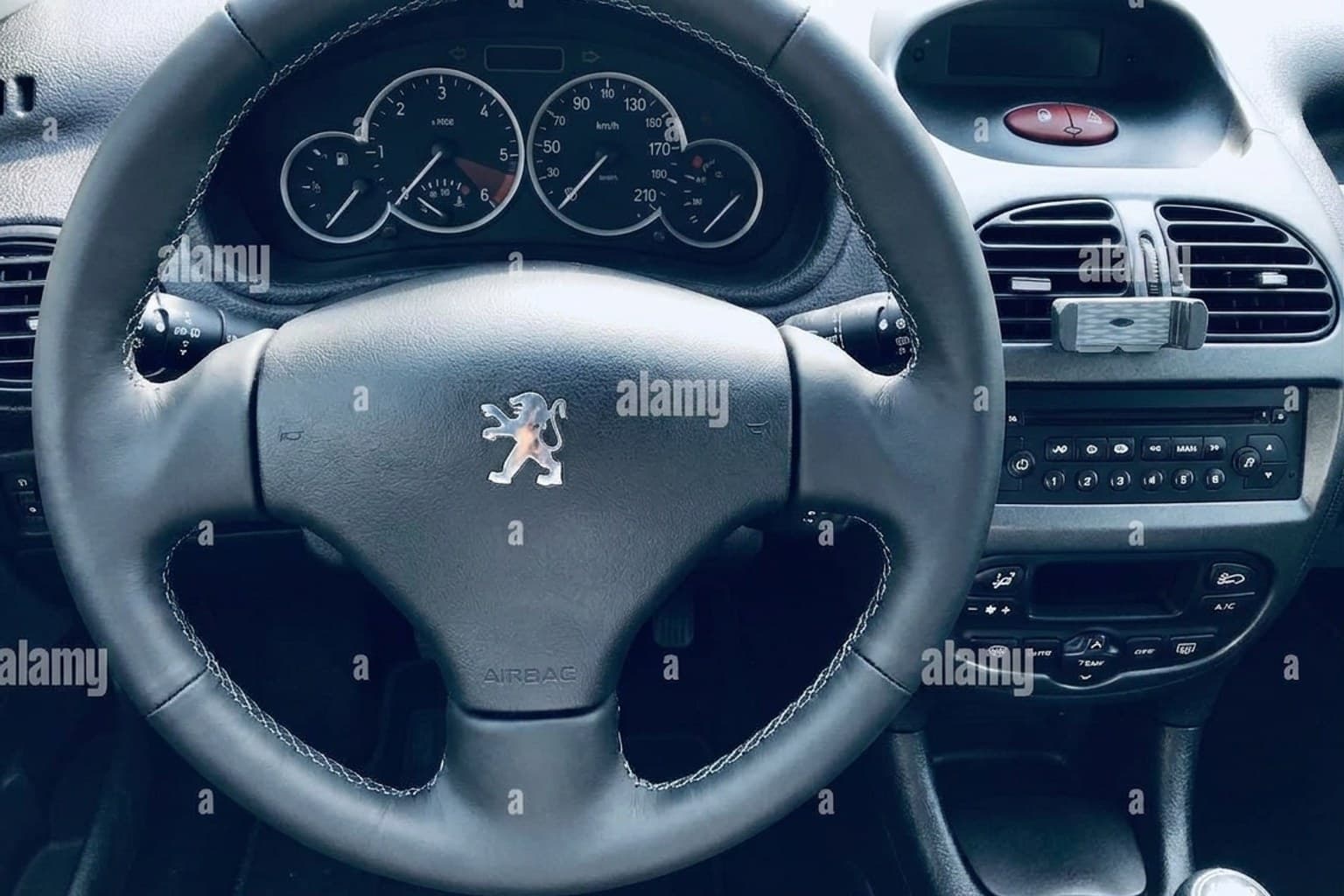 Салон Peugeot 206 CC — ремонт шторок люка | Автоателье BIRSON СПб