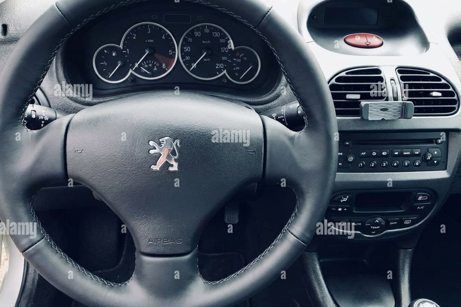 Салон Peugeot 206 — ремонт шторок люка | Автоателье BIRSON СПб