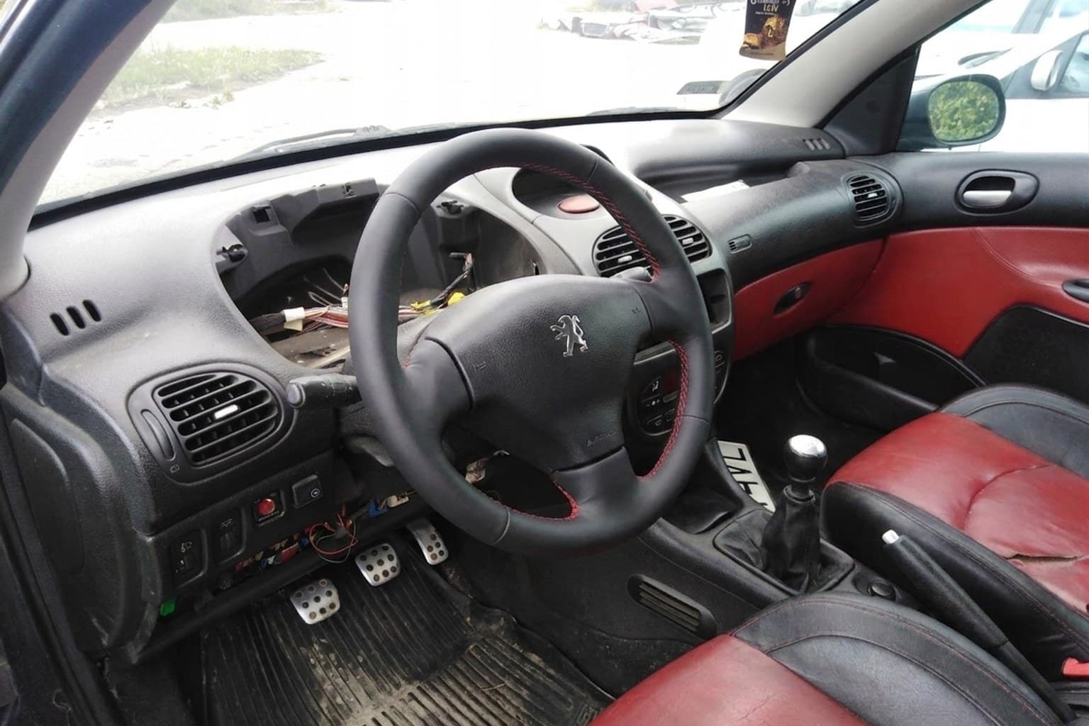 Салон Peugeot 307 CC — покраска руля | Автоателье BIRSON СПб