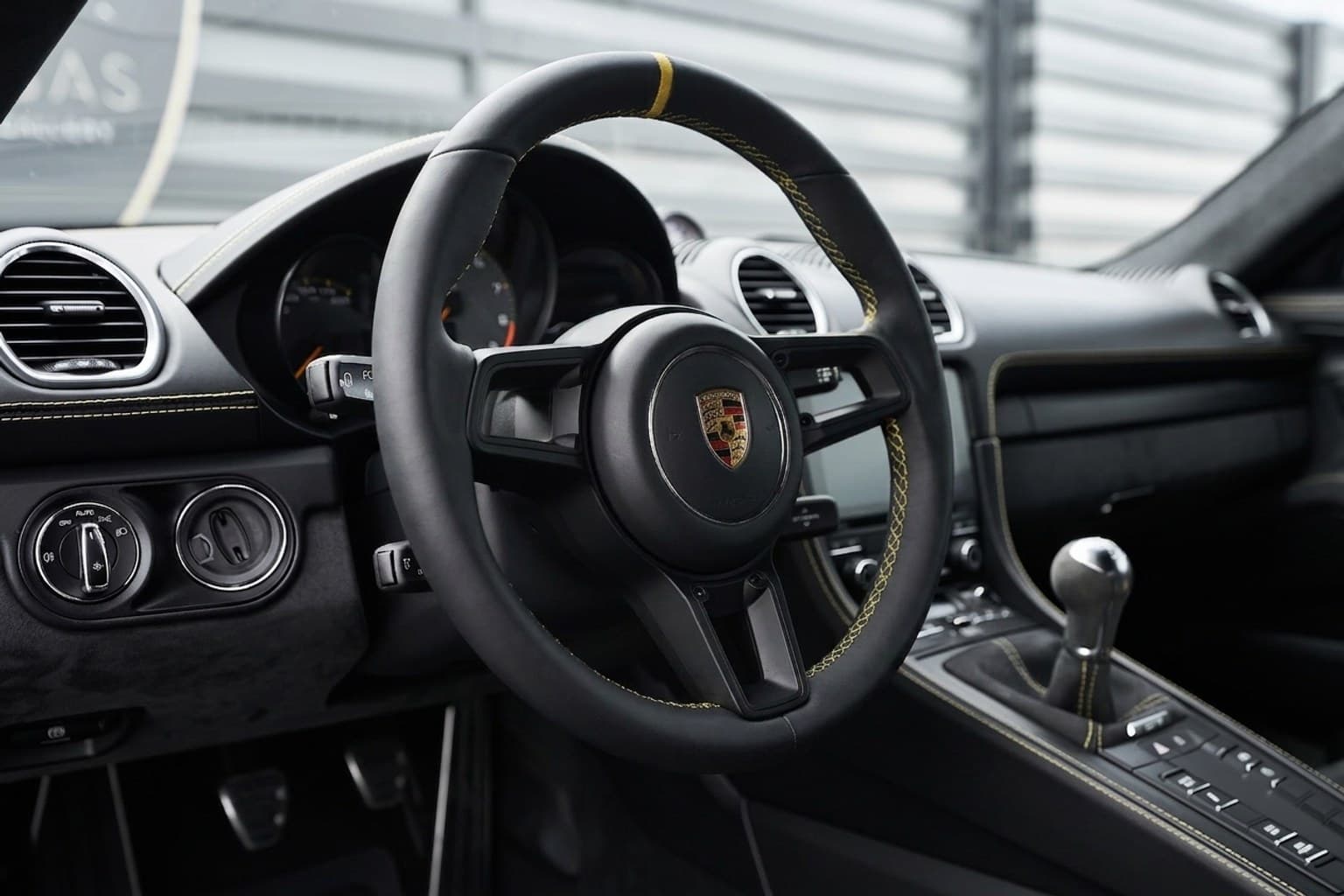 Салон Porsche Cayman — замена ремней | Автоателье BIRSON СПб