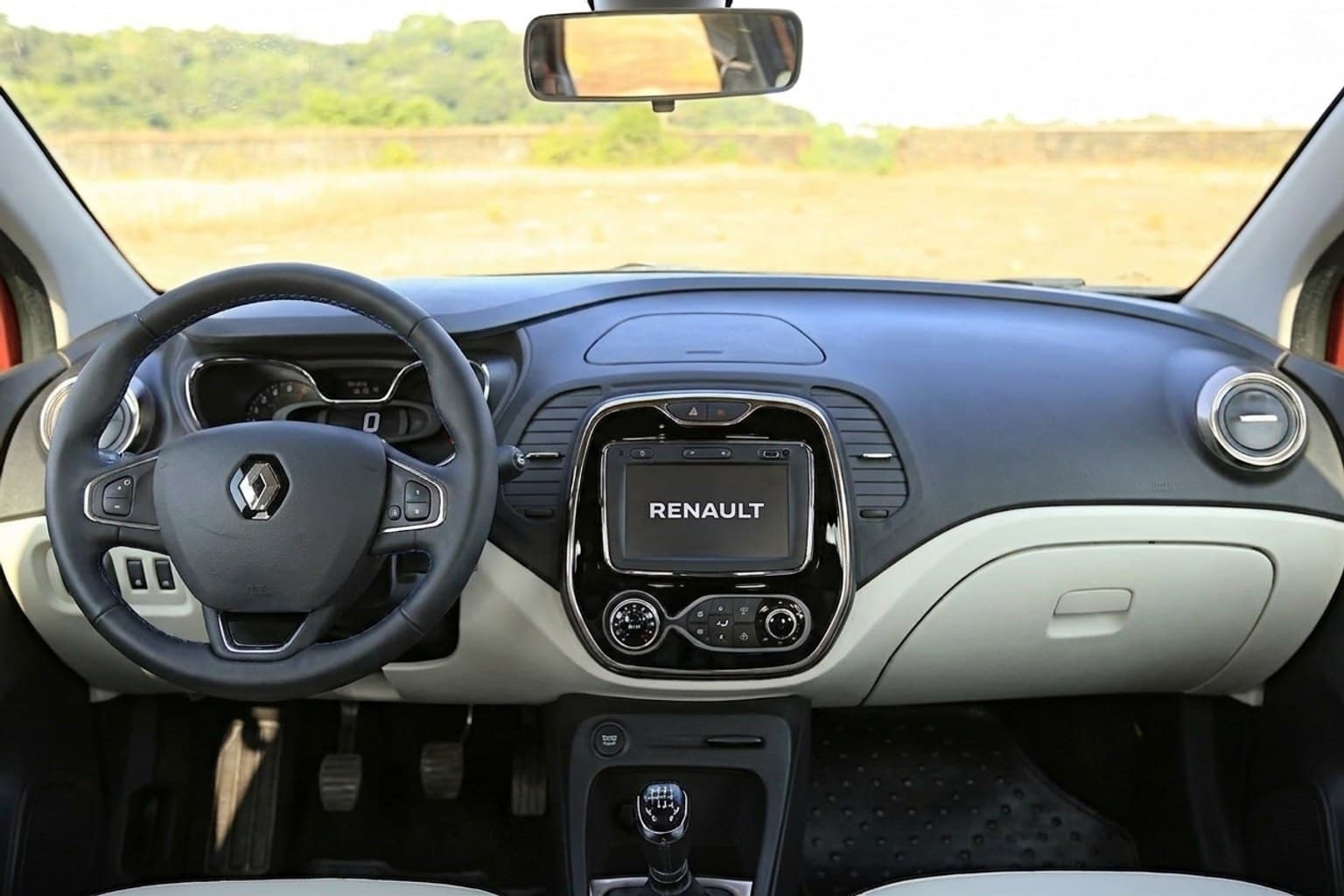 Салон Renault Captur — ремонт шторок люка | Автоателье BIRSON СПб
