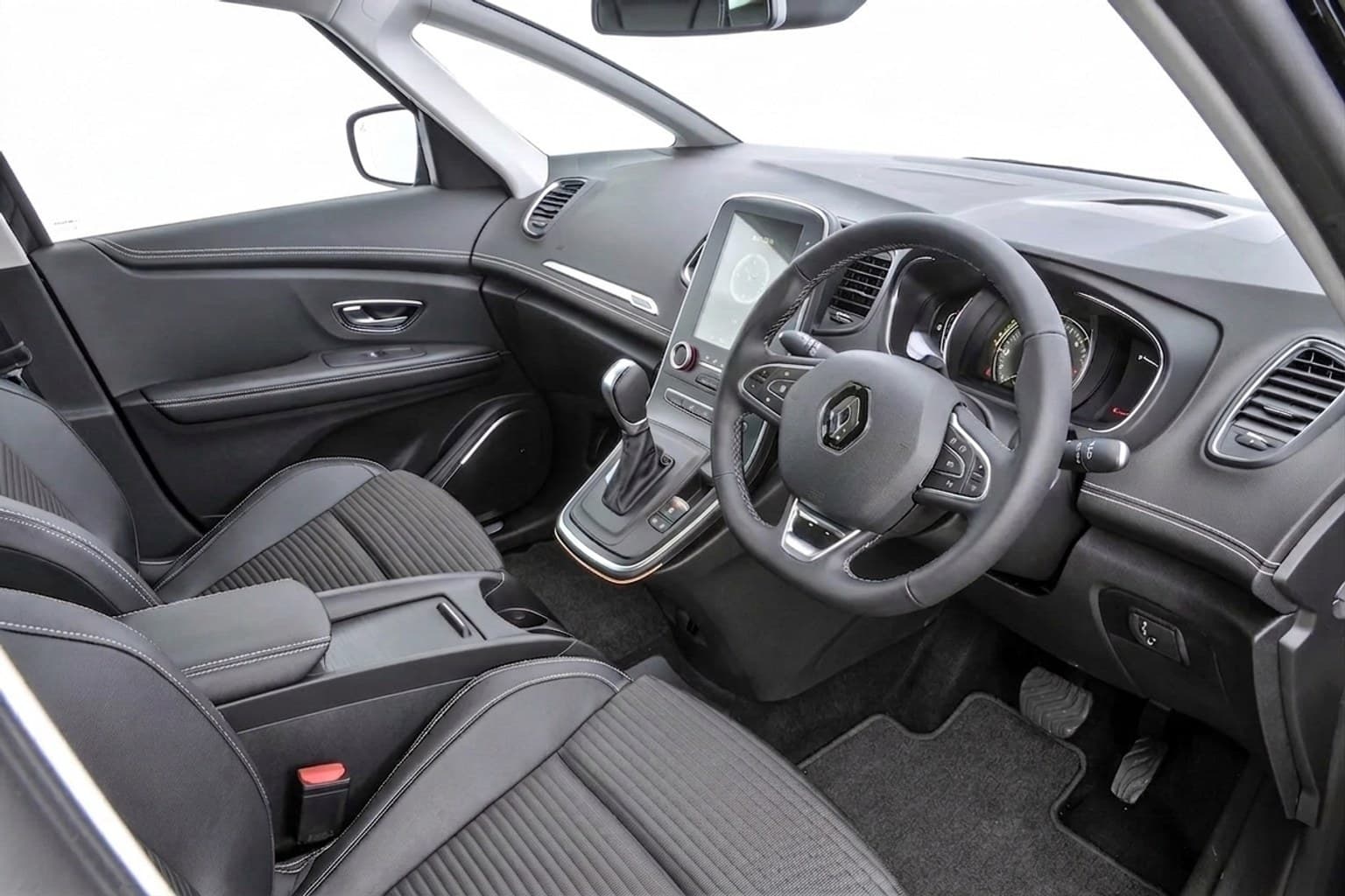 Салон Renault Grand Espace — предпродажная подготовка салона | Автоателье BIRSON СПб