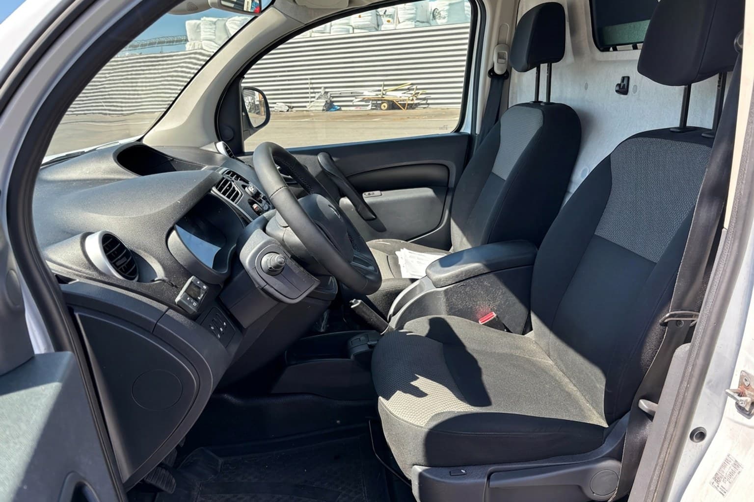 Салон Renault Kangoo Express — предпродажная подготовка салона | Автоателье BIRSON СПб