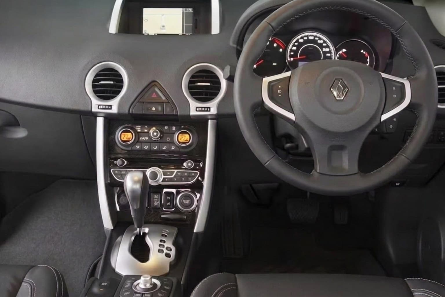 Салон Renault Koleos — ремонт шторок люка | Автоателье BIRSON СПб