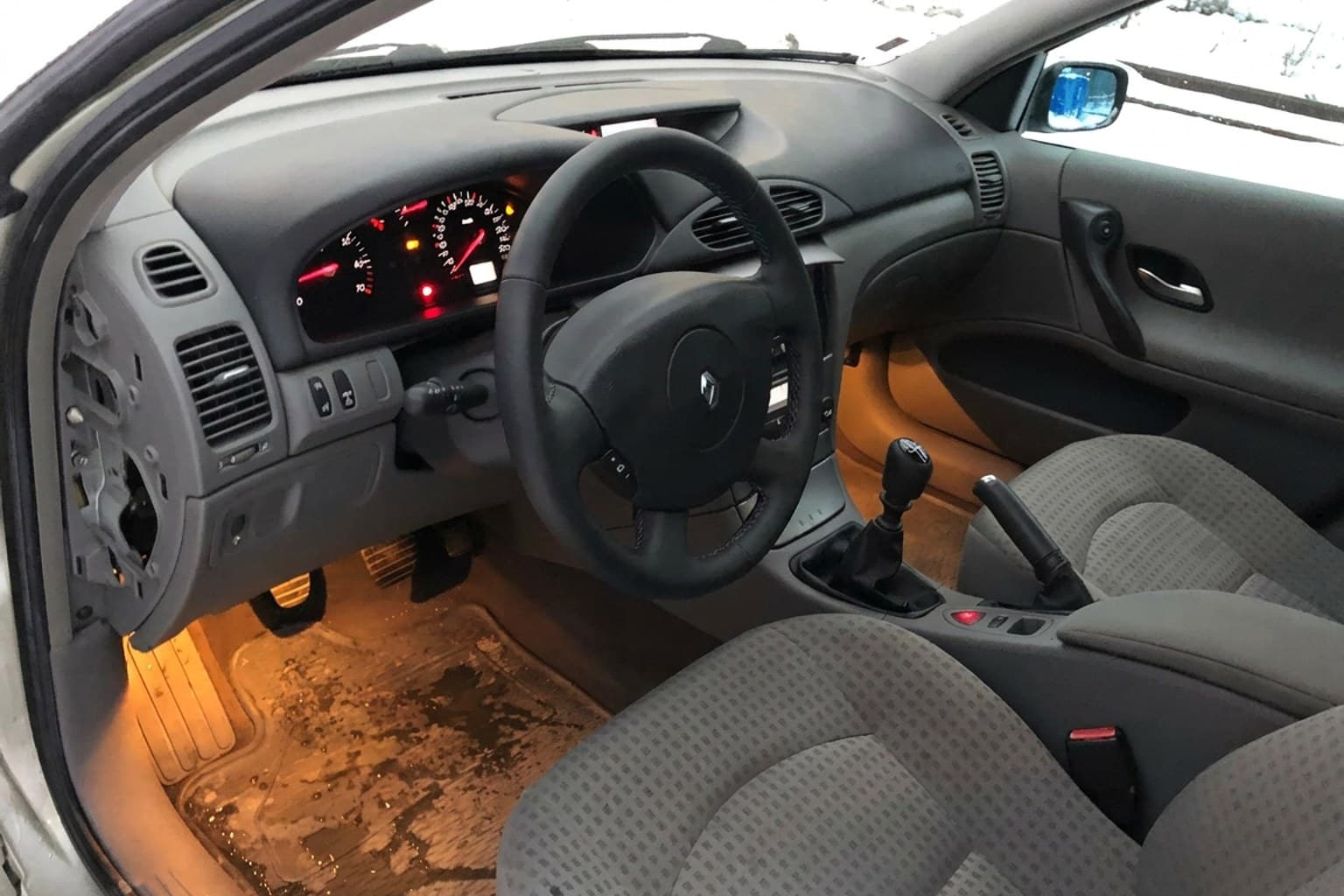 Салон Renault Laguna Grandtour — предпродажная подготовка салона | Автоателье BIRSON СПб