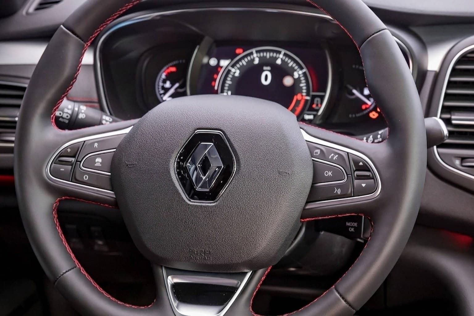 Салон Renault Talisman — ремонт шторок люка | Автоателье BIRSON СПб